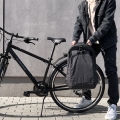 pol_pl_Wozinsky-torba-rowerowa-na-bagaznik-plecak-rowerowy-ze-stelazem-2w1-30l-czarny-WBB33BK-81701_19.jpg