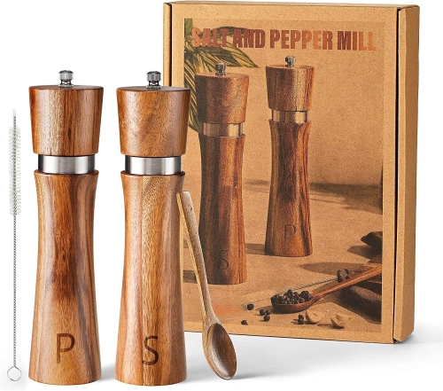 zestaw drewnianych młynków.jpg