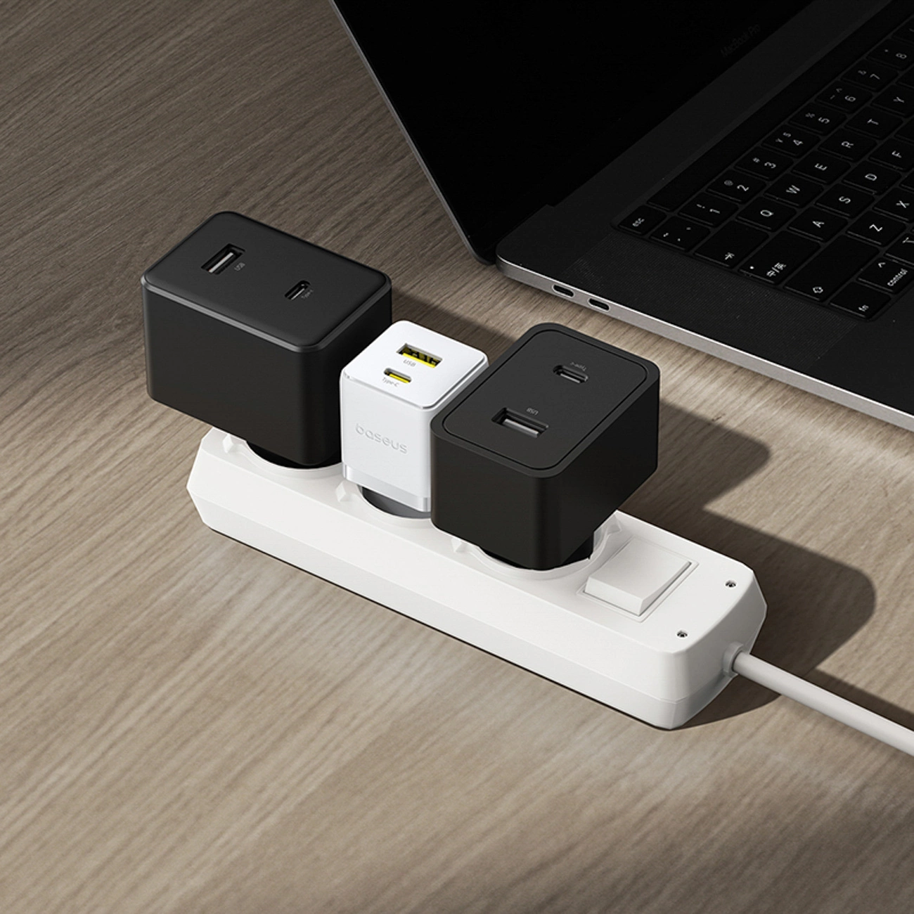 pol_pl_Ladowarka-sieciowa-Baseus-Palm-30W-USB-C-USB-A-biala-196019_9.webp